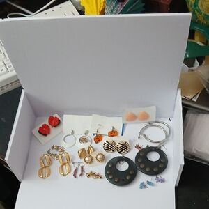 Gold and Black Women's Jewelry Set